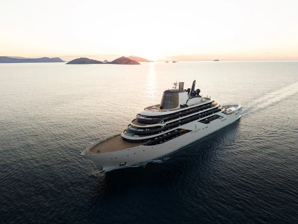 Four Seasons Yacht