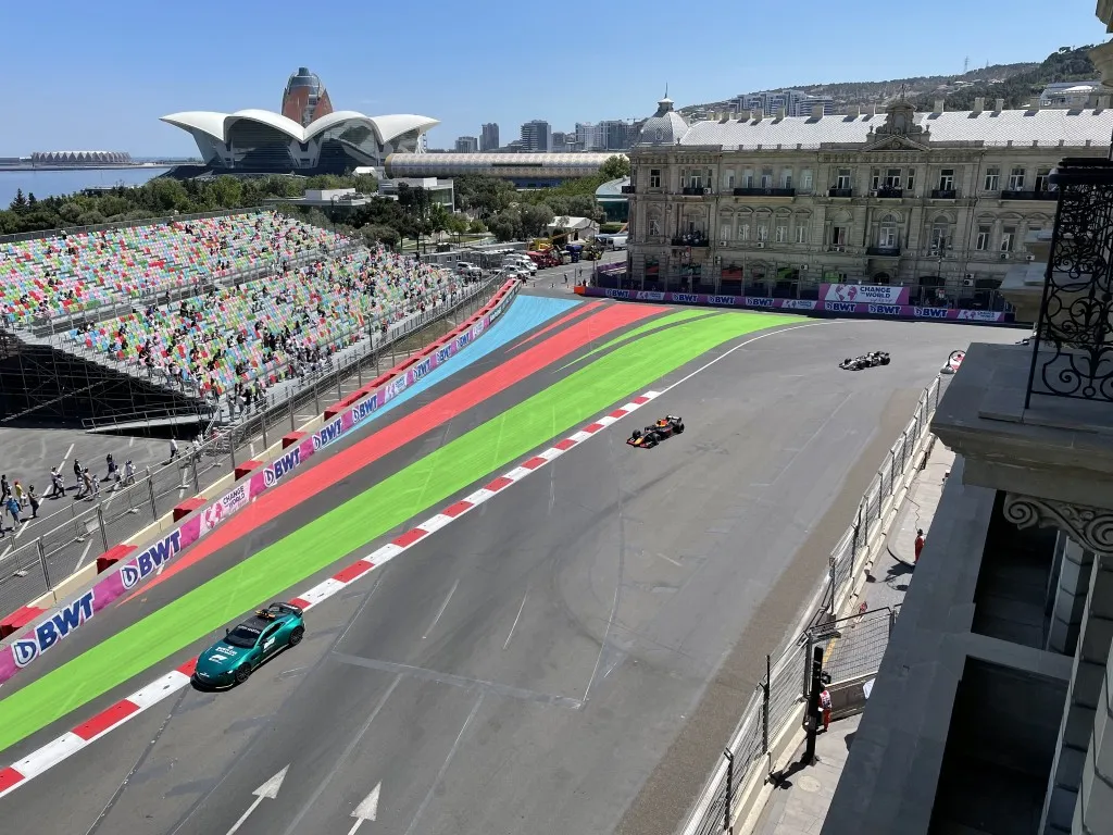 Formel 1 in Baku, Four Seasons direkt an der Rennstrecke