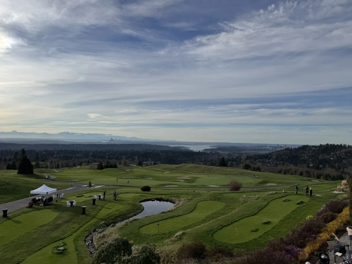 Golfplatz mit Blick auf Seattle